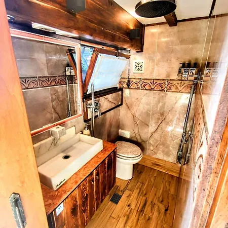 Domus Corneliae - Romantico Attico & Jacuzzi - Metro A Cornelia Apartment *