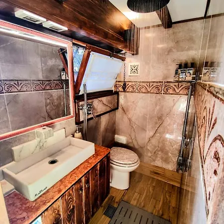 Domus Corneliae - Romantico Attico & Jacuzzi - Metro A Cornelia * Rome