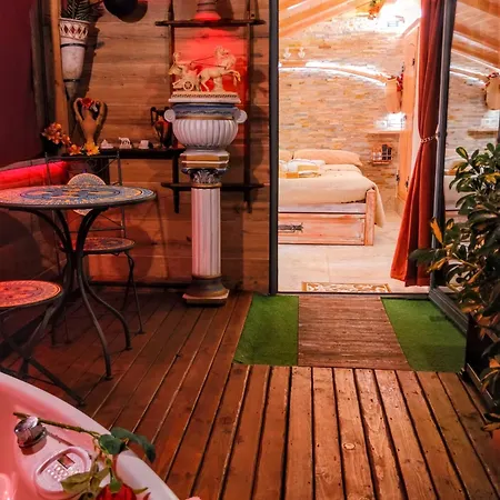 Domus Corneliae - Romantico Attico & Jacuzzi - Metro A Cornelia Rome