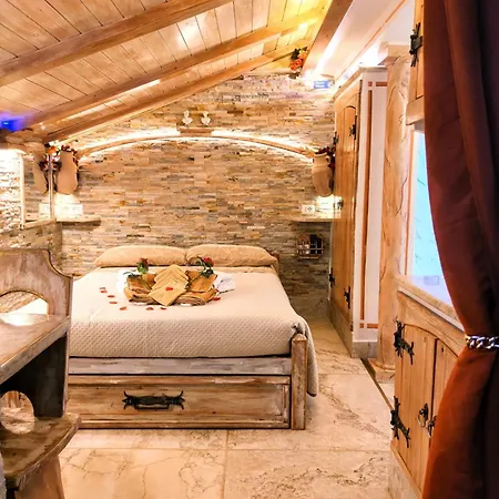 Domus Corneliae - Romantico Attico & Jacuzzi - Metro A Cornelia