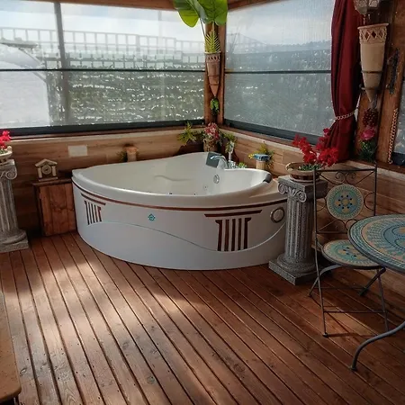 Domus Corneliae - Romantico Attico & Jacuzzi - Metro A Cornelia * Rome