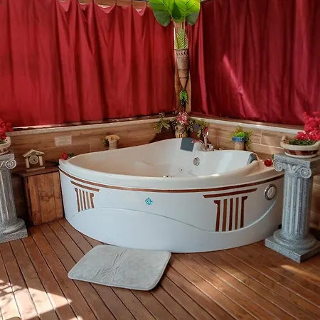 Apartment Domus Corneliae - Romantico Attico & Jacuzzi - Metro A Cornelia