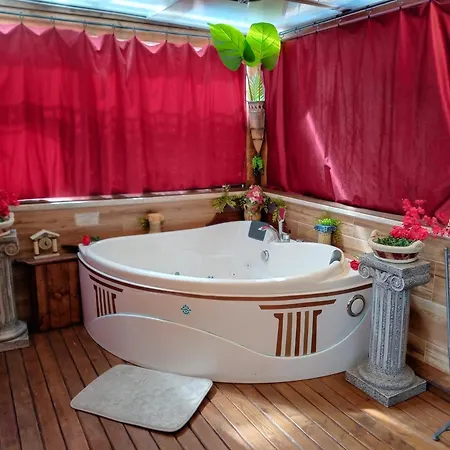 Domus Corneliae - Romantico Attico & Jacuzzi - Metro A Cornelia Apartment