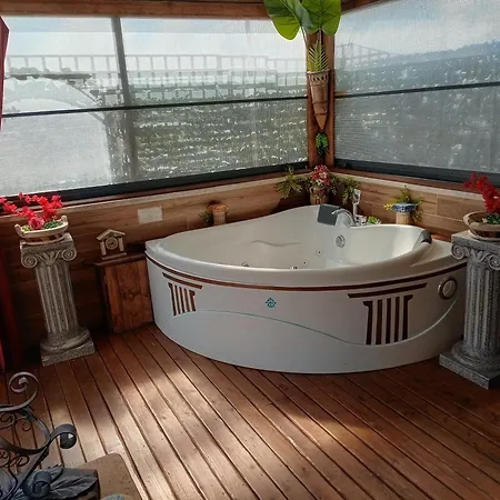Domus Corneliae - Romantico Attico & Jacuzzi - Metro A Cornelia Rome
