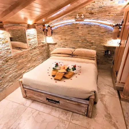 Domus Corneliae - Romantico Attico & Jacuzzi - Metro A Cornelia * Rome