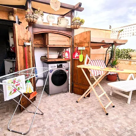 Apartament Domus Corneliae - Romantico Attico & Jacuzzi - Metro A Cornelia