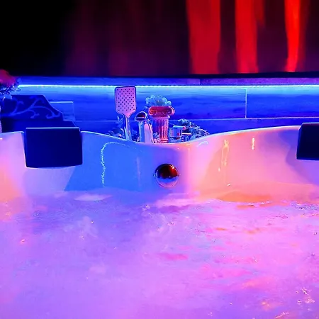 Domus Corneliae - Romantico Attico & Jacuzzi - Metro A Cornelia Ρώμη